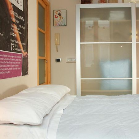 Ferienwohnung Metro Amedeo - Stanza Privata Con Vasca Idromassaggio Neapel Exterior foto